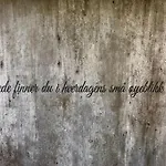 Solrikt Og Sentralt. Ta Med Bade To Og Firbeinte Сasa de vacaciones