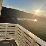 Solrikt Og Sentralt. Ta Med Bade To Og Firbeinte Сasa de vacaciones Lillehammer
