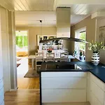 Solrikt Og Sentralt. Ta Med Bade To Og Firbeinte Сasa de vacaciones *
