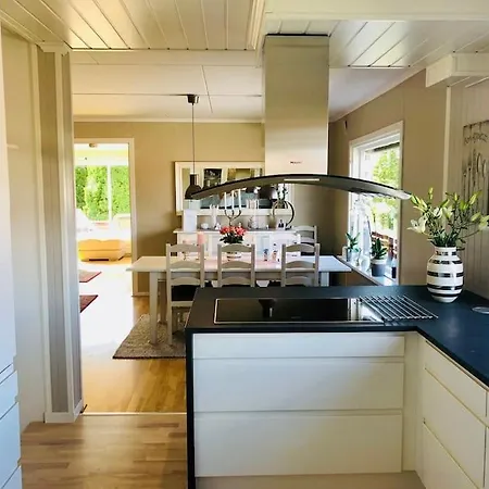 Solrikt Og Sentralt. Ta Med Bade To Og Firbeinte Tatil Evi *