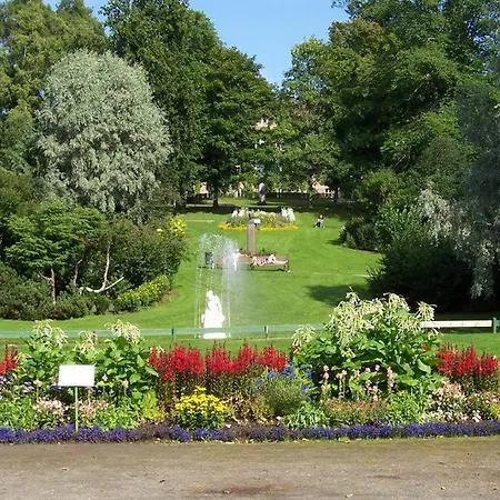 Solrikt Og Sentralt. Ta Med Både To Og Firbeinte Lillehammer