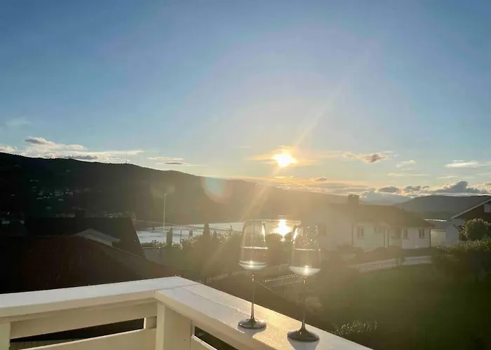 Dom wakacyjny Solrikt Og Sentralt. Ta Med Bade To Og Firbeinte *