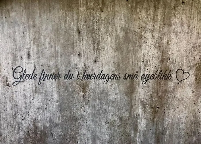 Solrikt Og Sentralt. Ta Med Bade To Og Firbeinte Dom wakacyjny