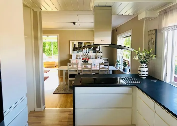 Solrikt Og Sentralt. Ta Med Bade To Og Firbeinte Сasa de vacaciones *