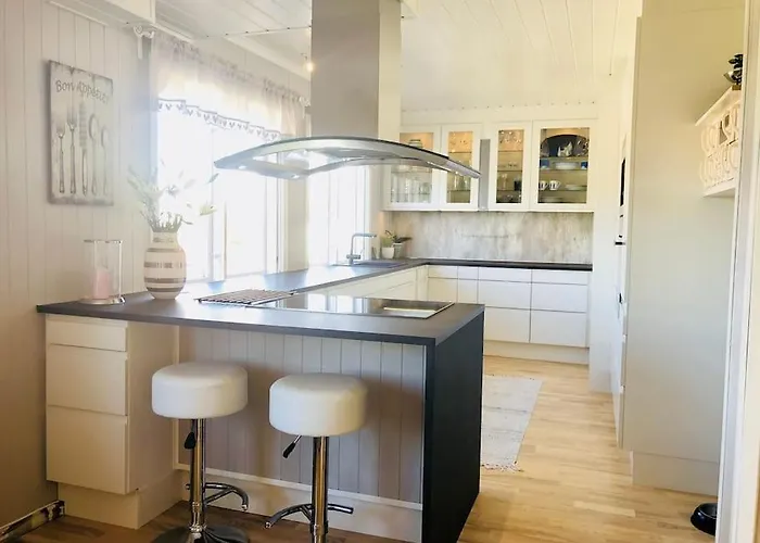 Solrikt Og Sentralt. Ta Med Bade To Og Firbeinte Dom wakacyjny