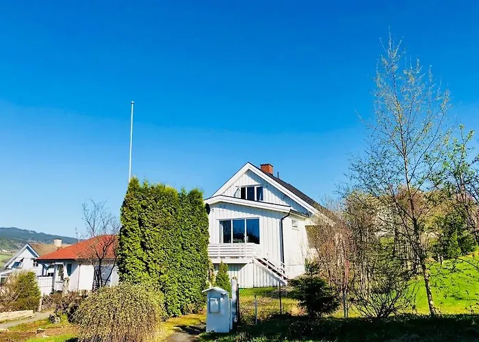 Solrikt Og Sentralt. Ta Med Bade To Og Firbeinte Сasa de vacaciones *