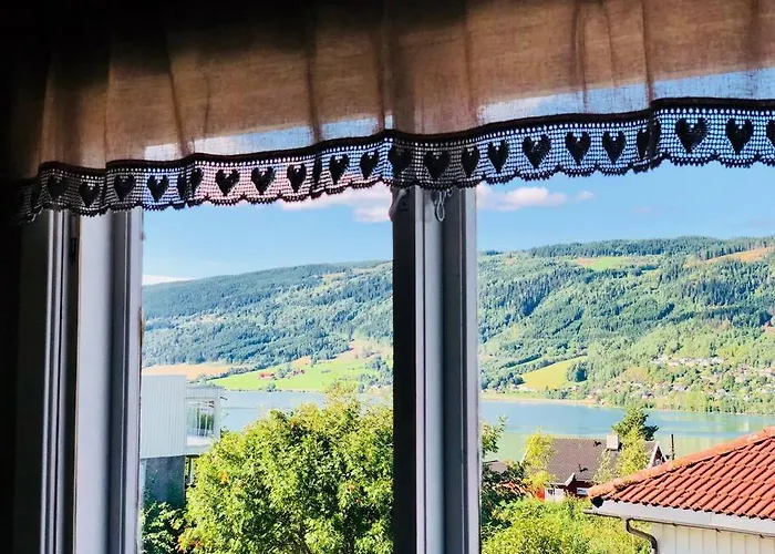 Solrikt Og Sentralt. Ta Med Bade To Og Firbeinte Сasa de vacaciones