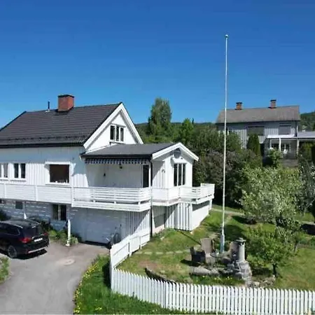 Solrikt Og Sentralt. Ta Med Bade To Og Firbeinte * Lillehammer