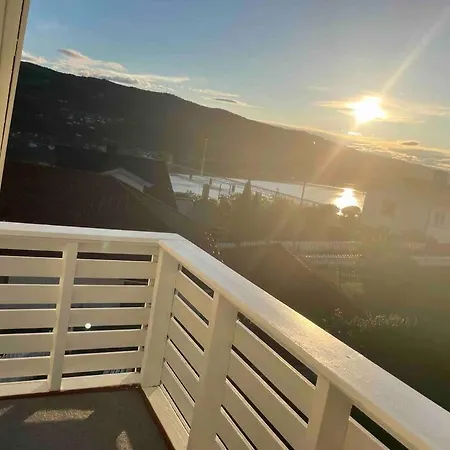 Solrikt Og Sentralt. Ta Med Bade To Og Firbeinte Holiday home Lillehammer