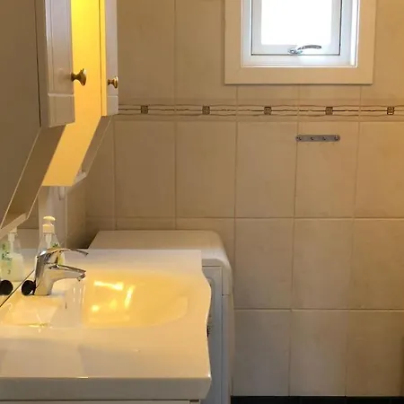 Holiday home Solrikt Og Sentralt. Ta Med Bade To Og Firbeinte *